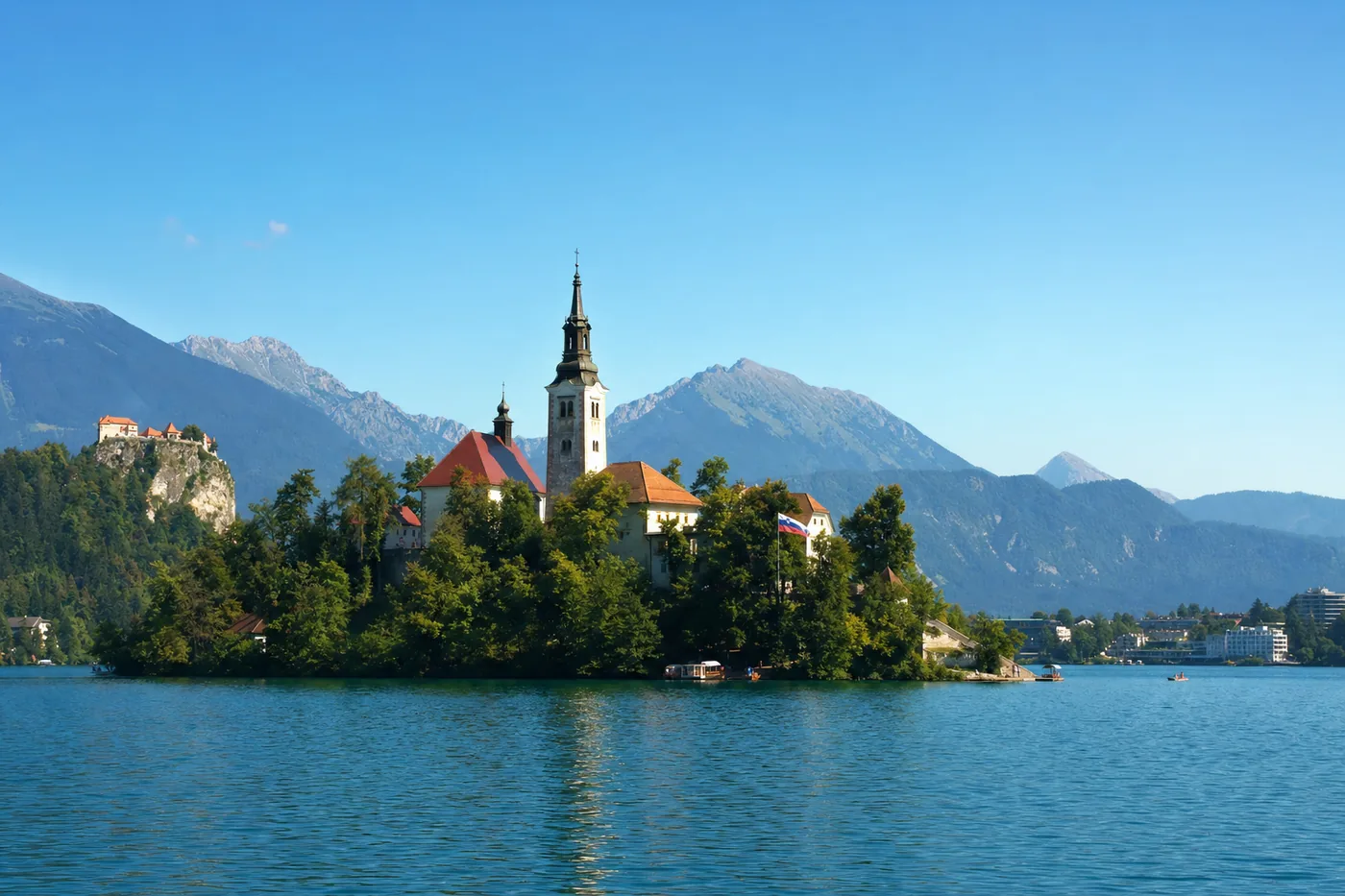 Skicka blommor till Slovenien - blombukett inspirerad av Sloveniens flaggfärger